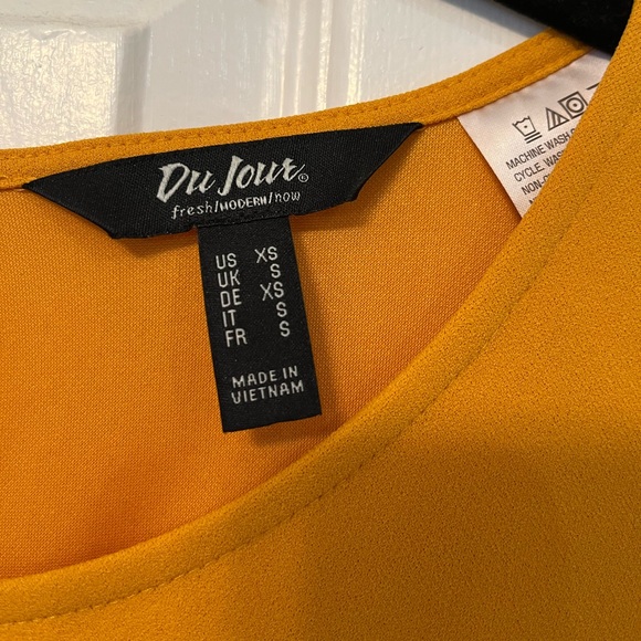 Dujour sleeveless, cropped, wide leg jumpsuit with attached belt, size XS - Picture 7 of 9